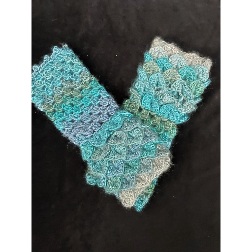 Handmade Crochet Fingerless Dragonscale Gloves - Picture 4 of 4